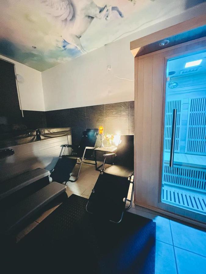 Appartement Luxury With Private Jacuzzi Hot Tub & Sauna Londen
